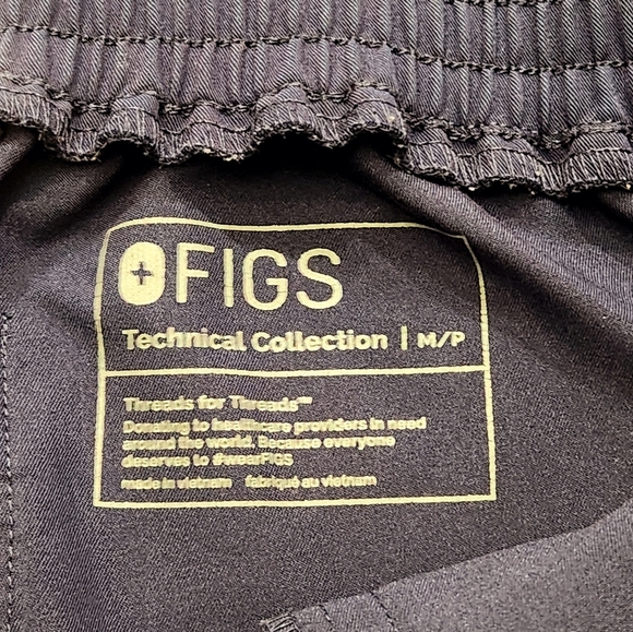 Figs Scrub Set Women's Navy L Casma 3-Pocket Top & M/P Yola Cargo Skinny Pants - Picture 4 of 9